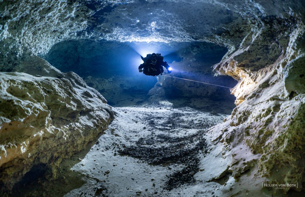Cenote Tortuga salt water channel